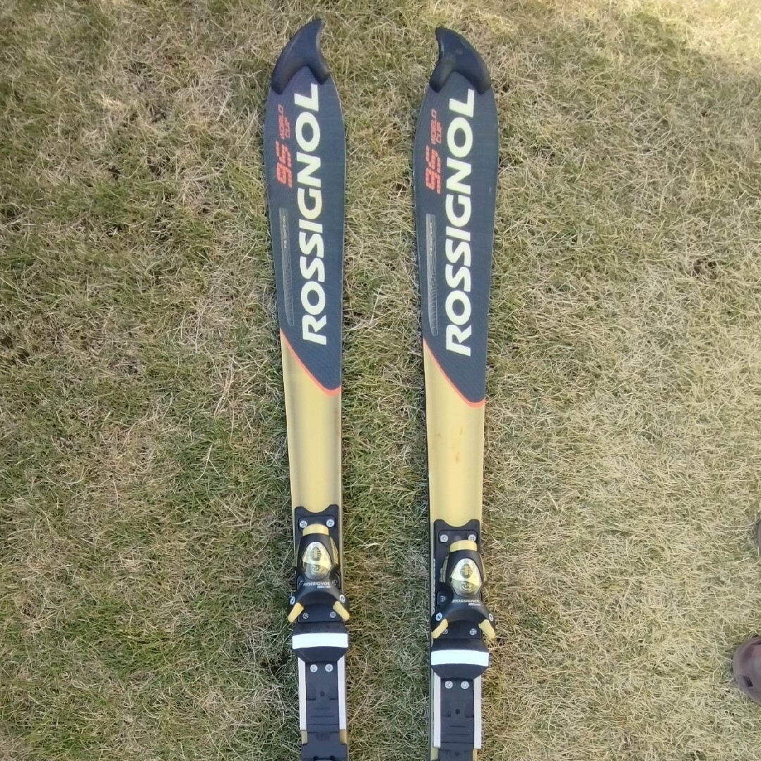 ROSSIGNOL(ロシニョール)の限定値下げ　ロシニョール　ワールドカップ9S　フィン付き　カービング　155cm スポーツ/アウトドアのスキー(板)の商品写真