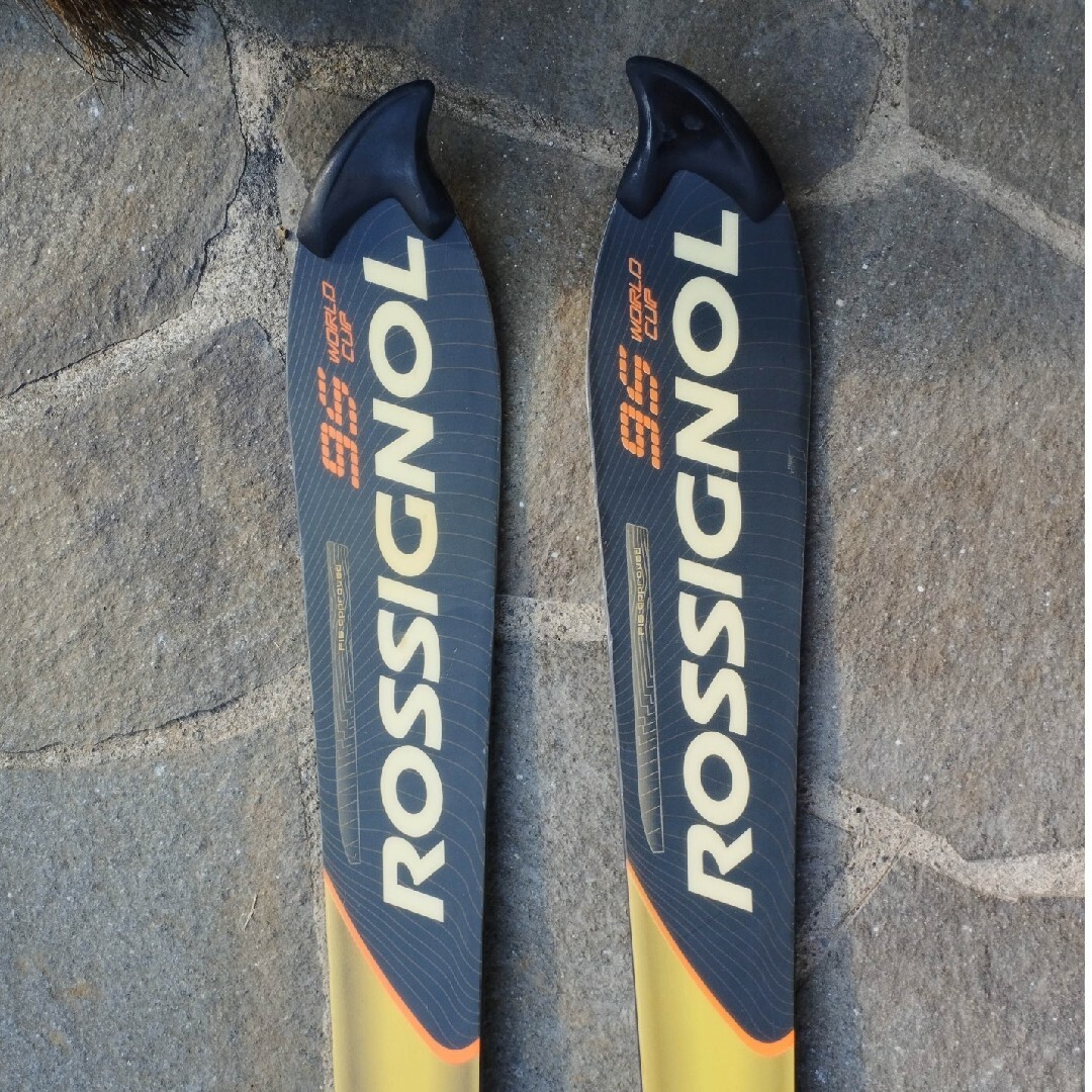 ROSSIGNOL(ロシニョール)の限定値下げ　ロシニョール　ワールドカップ9S　フィン付き　カービング　155cm スポーツ/アウトドアのスキー(板)の商品写真