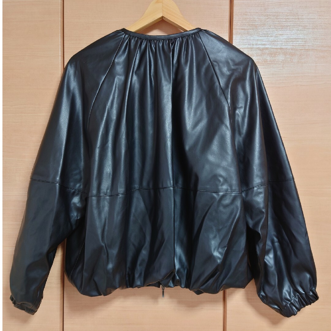 LOUNIE(ルーニィ)の新品　ルーニィ　エコレザーギャザーブルゾン　アウター レディースのジャケット/アウター(ブルゾン)の商品写真