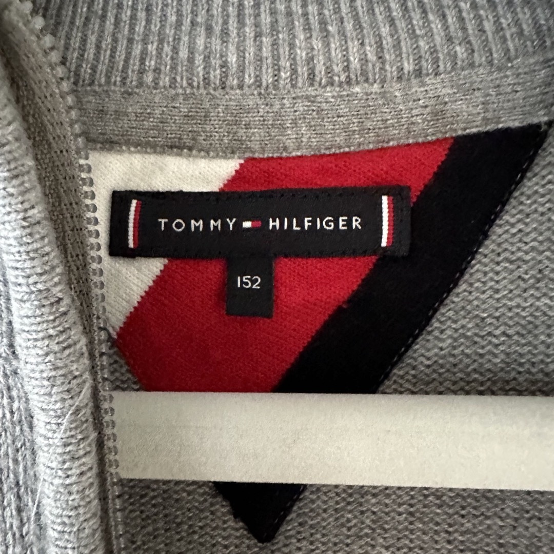 TOMMY HILFIGER(トミーヒルフィガー)のTommy HILFIGER トミーヒルフィガー ジップアップニット 152 キッズ/ベビー/マタニティのキッズ服男の子用(90cm~)(ニット)の商品写真