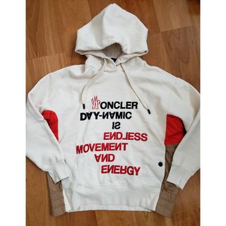 モンクレール(MONCLER)のモンクレール MONCLER プルオーバーパーカー　クリーム　サイズS(パーカー)