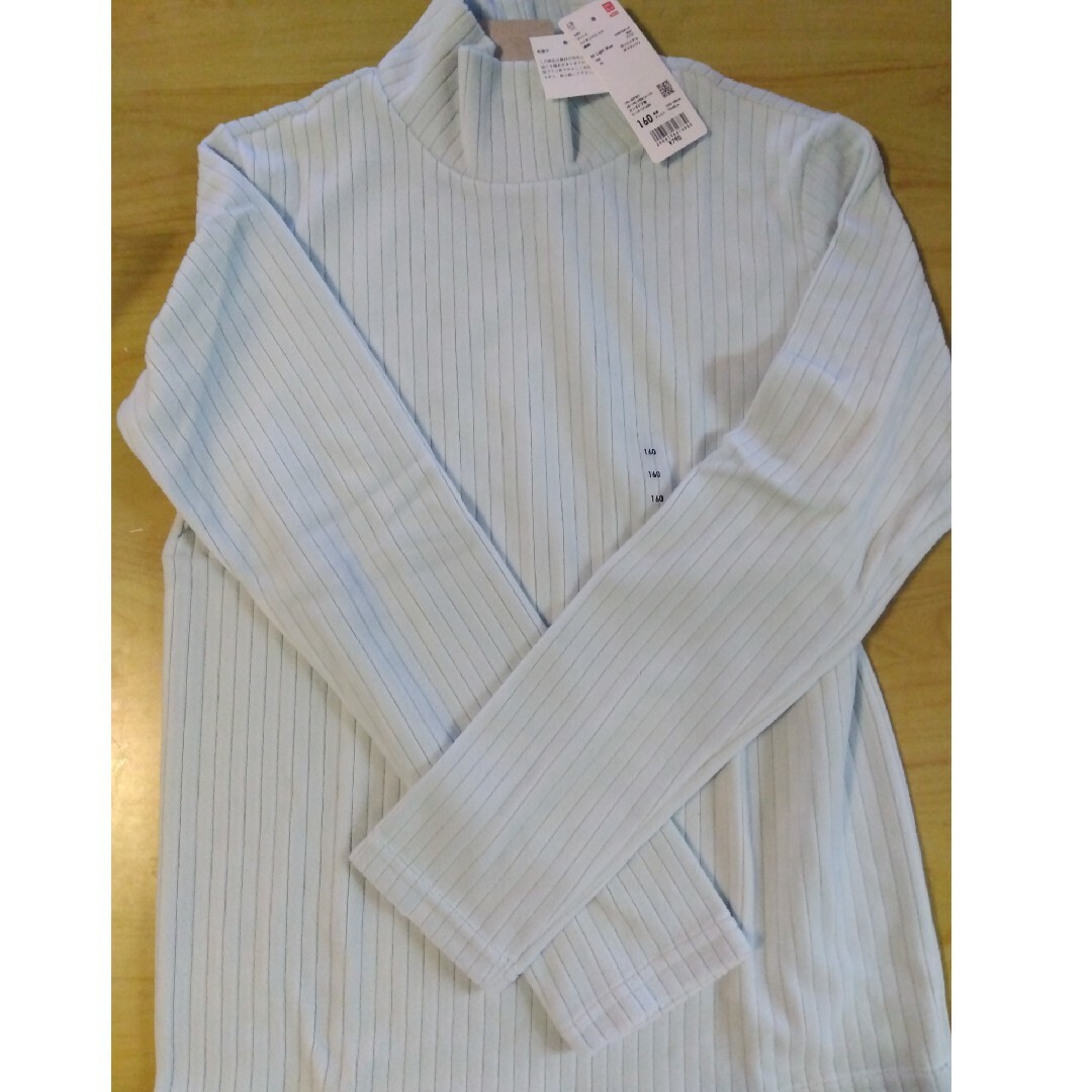 UNIQLO(ユニクロ)の新品　UNIQLO　フリースハイネックTシャツ　160 キッズ/ベビー/マタニティのキッズ服女の子用(90cm~)(Tシャツ/カットソー)の商品写真