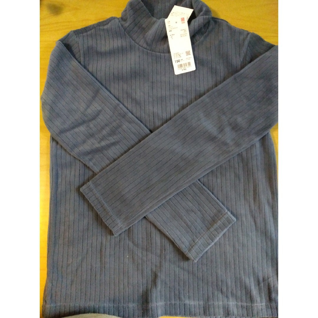 UNIQLO(ユニクロ)のyosi様　UNIQLO　フリースハイネックリブTシャツ　150 キッズ/ベビー/マタニティのキッズ服男の子用(90cm~)(Tシャツ/カットソー)の商品写真