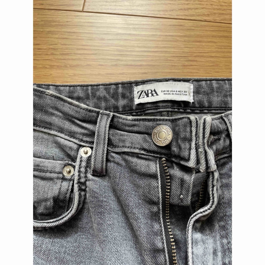 ZARA(ザラ)のzaraグレーデニム レディースのパンツ(デニム/ジーンズ)の商品写真