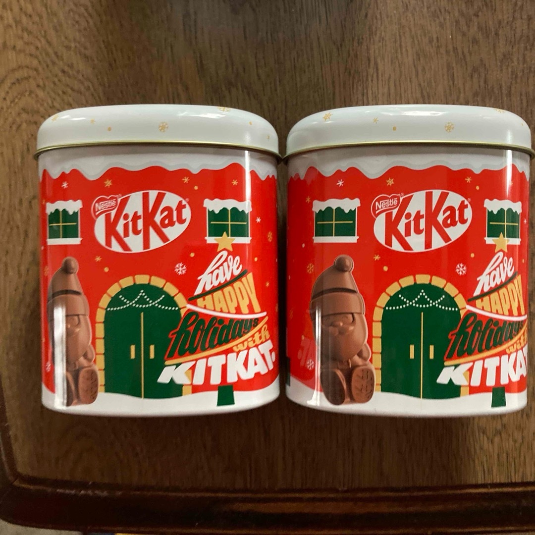 Nestle(ネスレ)のKitKat クリスマス 缶のみ　2個 インテリア/住まい/日用品のインテリア小物(小物入れ)の商品写真