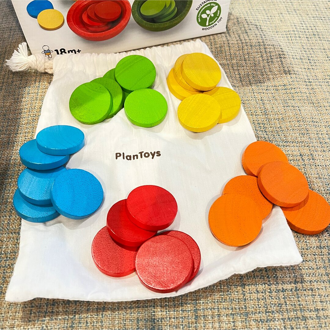 PLANTOYS(プラントイ)のPLAN TOYS    ソート&カウントカップ　木のおもちゃ　知育 キッズ/ベビー/マタニティのおもちゃ(知育玩具)の商品写真