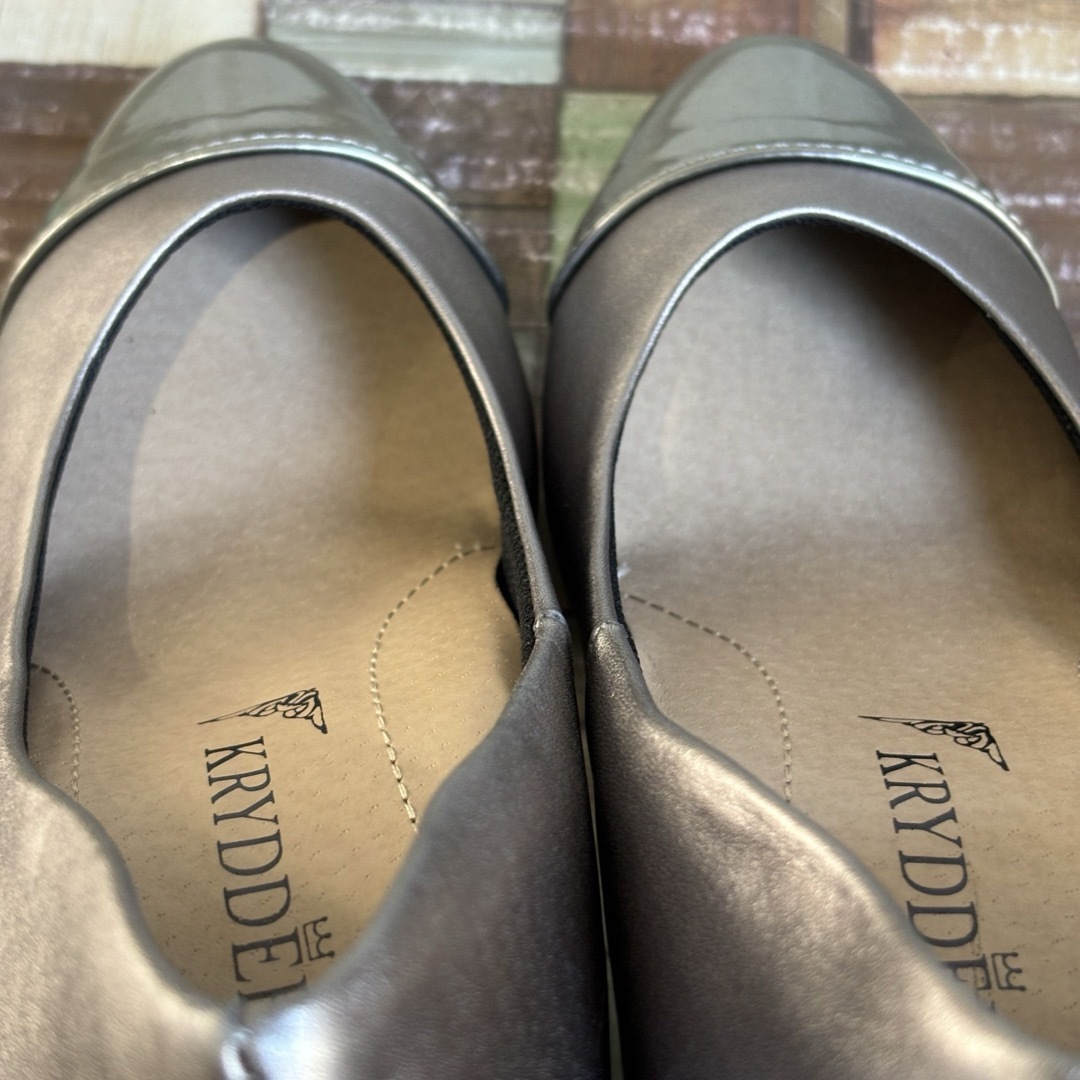 KRYDDERI クリュドリィ   パンプス ヒール シルバー　銀色 レディースの靴/シューズ(ハイヒール/パンプス)の商品写真
