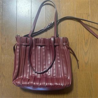 ザラ(ZARA)のZARA えんじ色ショルダーバッグ(ショルダーバッグ)