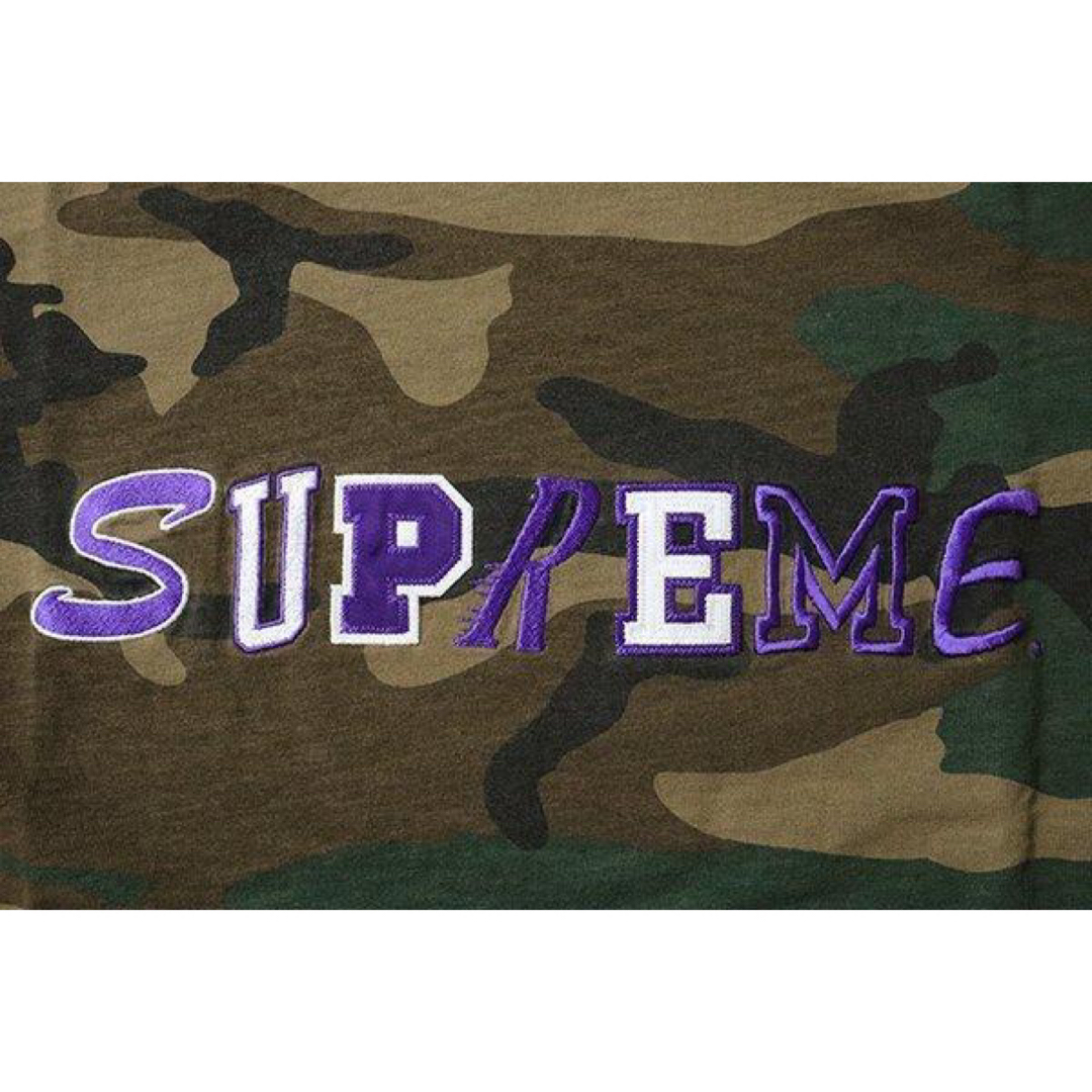 Supreme(シュプリーム)の値下げ　supreme カレッジロゴ　迷彩　XL 正規品 メンズのトップス(Tシャツ/カットソー(半袖/袖なし))の商品写真