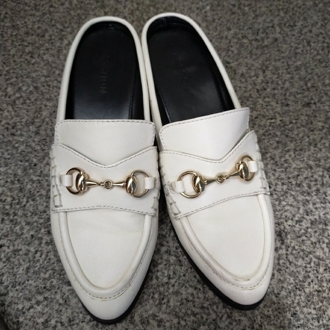moussy(マウジー)のmoussy ホワイトローファー レディースの靴/シューズ(ローファー/革靴)の商品写真