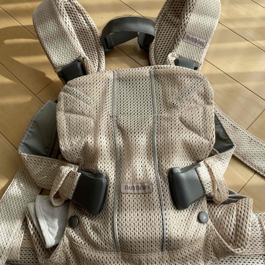 BABYBJORN(ベビービョルン)の【ニコちゃん(^^)様専用】ベビービョルン　ONE KAI AIR キッズ/ベビー/マタニティの外出/移動用品(抱っこひも/おんぶひも)の商品写真