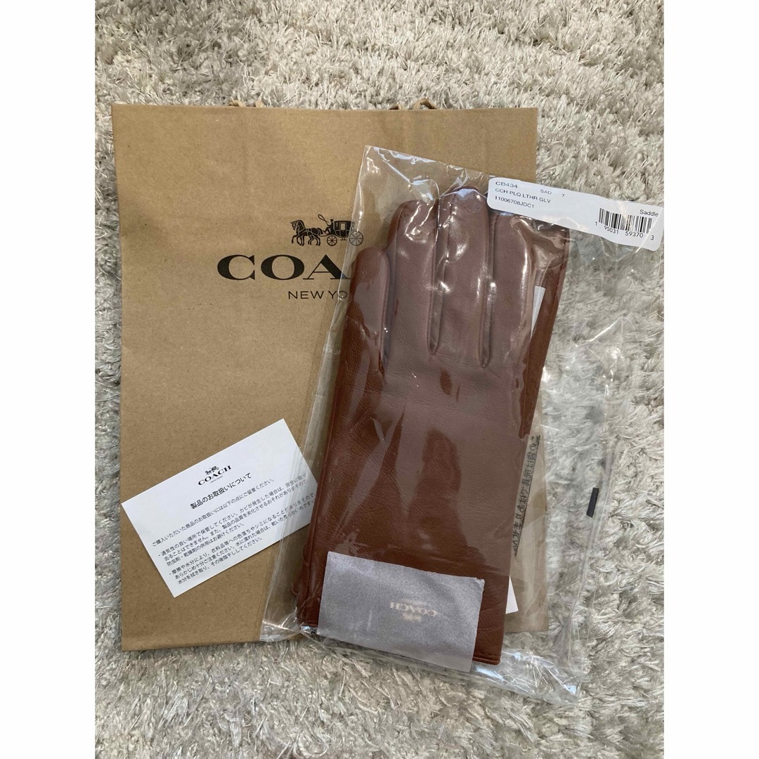 COACH(コーチ)の新品未使用　タグ付き　コーチ プラーク レザー テック グローブ　サイズ7 レディースのファッション小物(手袋)の商品写真