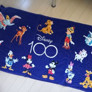 ディズニー(Disney)のあややん様専用新品未使用読売新聞　非売品　ディズニー100周年タオル(タオル/バス用品)