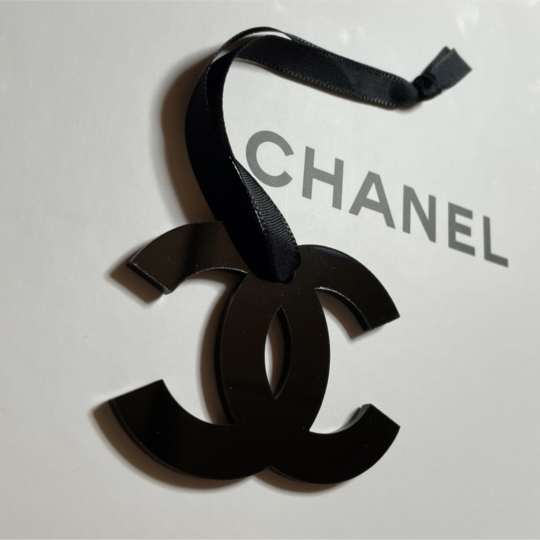 CHANEL(シャネル)の訳あり品☆CHANEL チャーム ココマーク ブラック 1個 インテリア/住まい/日用品のオフィス用品(ラッピング/包装)の商品写真