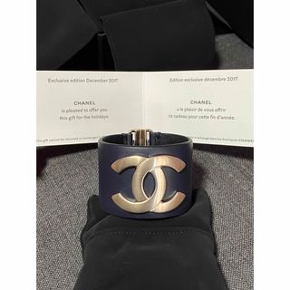 シャネル(CHANEL)のシャネルCHANEL新品未使用保管品2018クルーズ　ホリデーギフトバングル(ブレスレット/バングル)