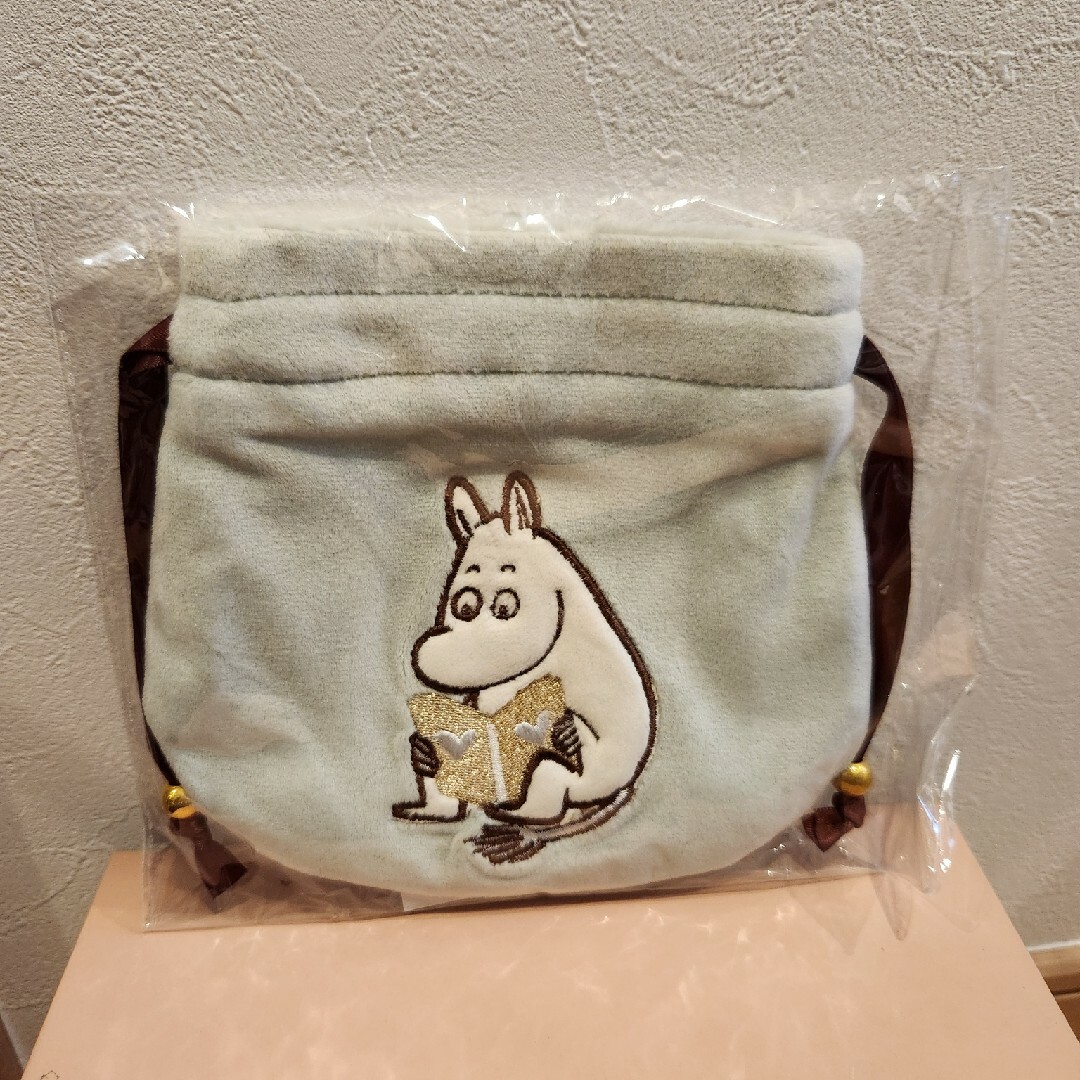 MOOMIN(ムーミン)のムーミン　巾着　ラウンド巾着　読書　レア　未使用　未開封　リーディング　グリーン エンタメ/ホビーのアニメグッズ(その他)の商品写真