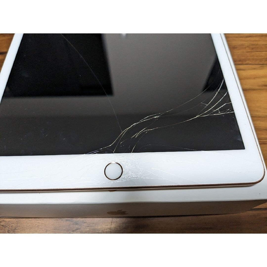 Apple - iPad 第7世代 WiFi 32GB ゴールド 画面割れの通販 by morimori 
