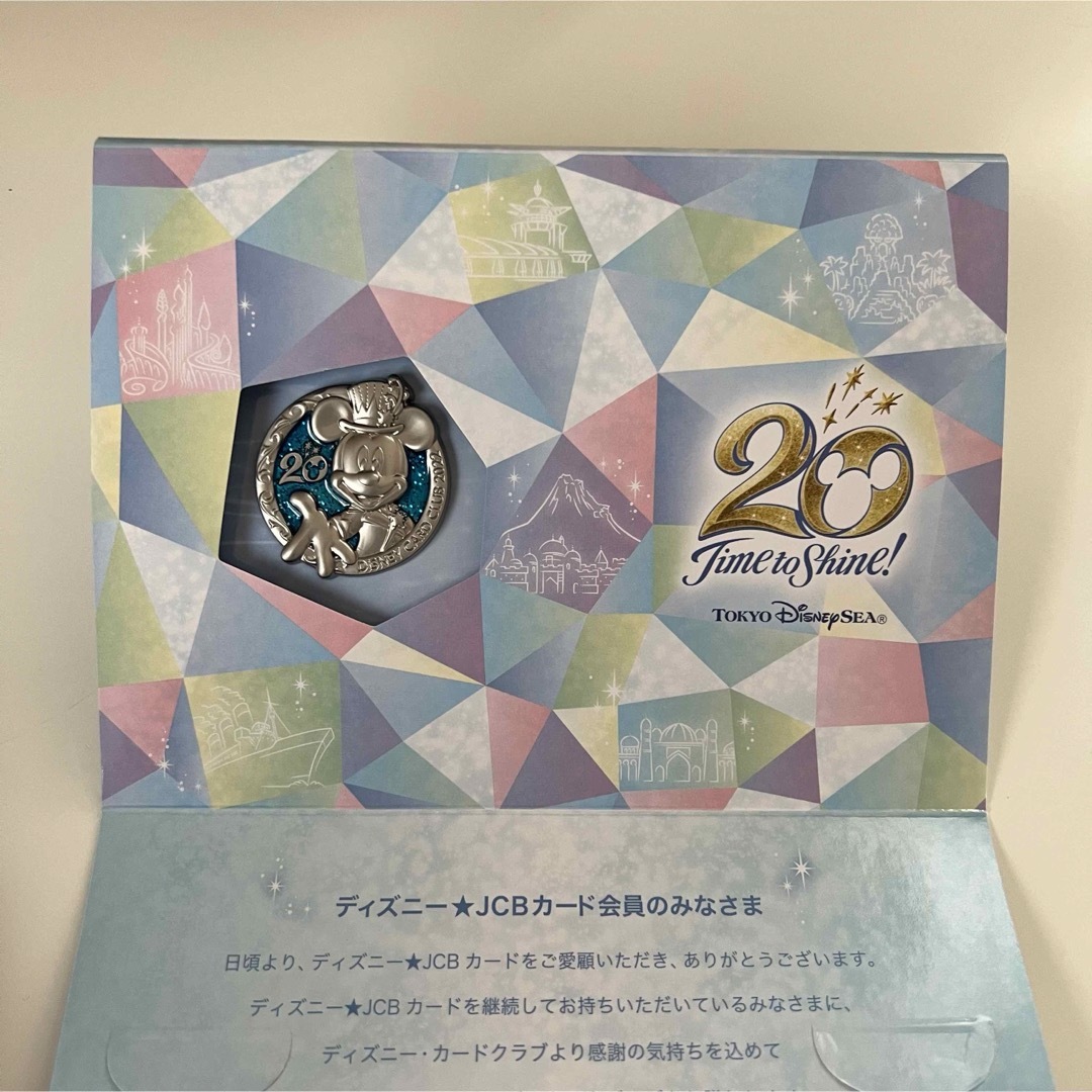 Disney(ディズニー)のディズニーJCBカードクラブ　東京ディズニーシー20周年ピンバッジ エンタメ/ホビーのおもちゃ/ぬいぐるみ(キャラクターグッズ)の商品写真
