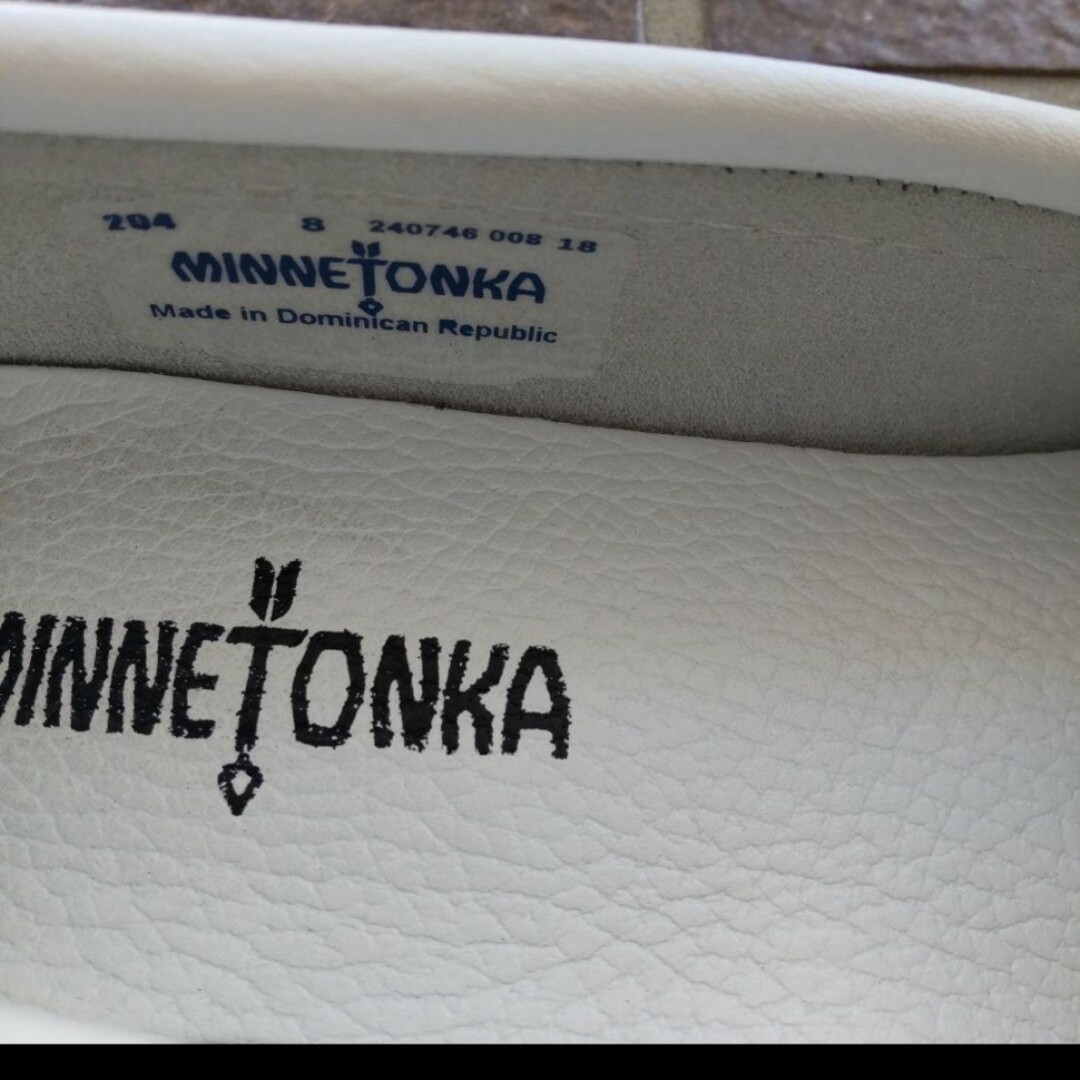 Minnetonka(ミネトンカ)の美品☆ミネトンカ　白　サイズ8 レディースの靴/シューズ(スリッポン/モカシン)の商品写真