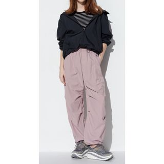 ユニクロ(UNIQLO)の【新品・タグ付】UNIQLO ユニクロ パラシュートパンツ 10 PINK(ワークパンツ/カーゴパンツ)