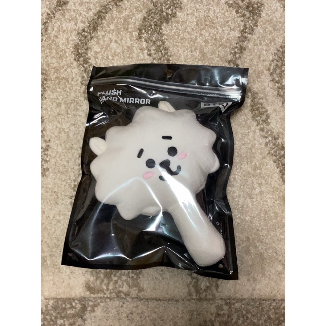 BT21(ビーティーイシビル)の【未使用・未開封】BT21公式 RJ ジン★ハンドミラー エンタメ/ホビーのタレントグッズ(アイドルグッズ)の商品写真