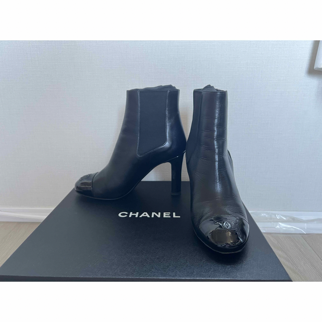 CHANEL(シャネル)のCHANEL シャネル　ショートブーツ35.5 美品 レディースの靴/シューズ(ブーツ)の商品写真