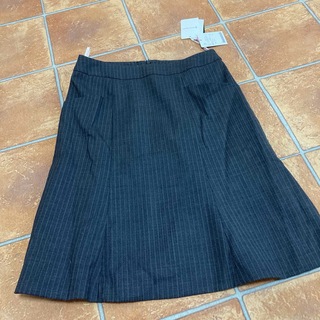 VIVI フレアスカート 新品タグ付き サイズS(ひざ丈スカート)