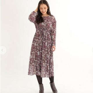 ストラ(Stola.)の【新品同様美品】stola.ストラ花柄プリントワンピース　エンジ　38(ロングワンピース/マキシワンピース)