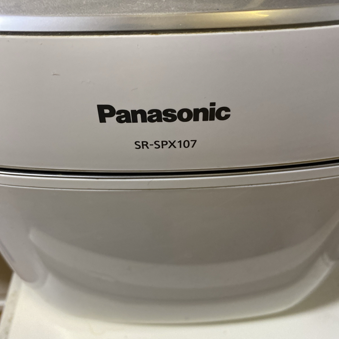 Panasonic(パナソニック)のPanasonic SR-SPX107-W IH炊飯器 Wおどり炊き スマホ/家電/カメラの調理家電(炊飯器)の商品写真