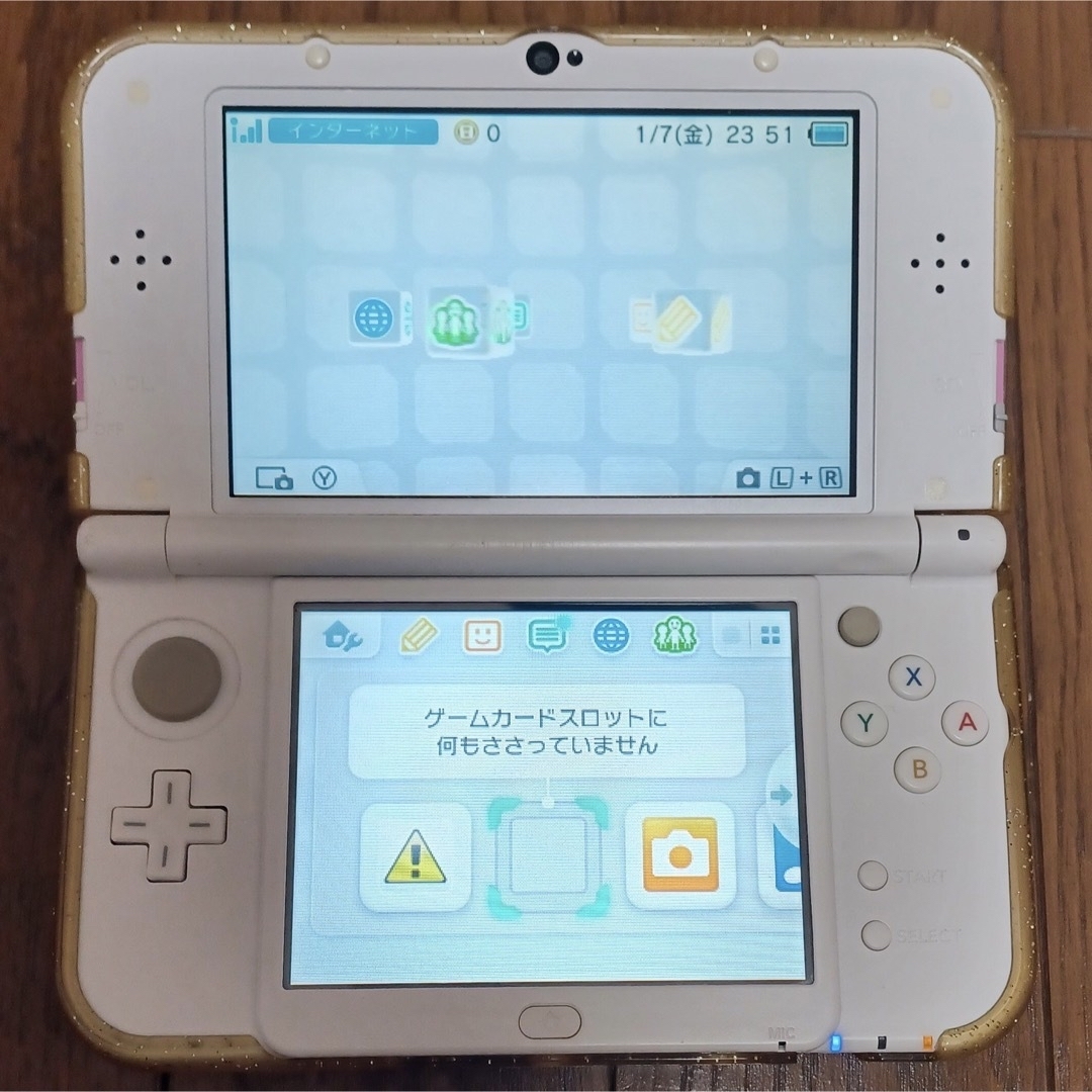 ニンテンドー3DS(ニンテンドー3DS)のNew 3DS LL ピンク×ホワイト 中古 エンタメ/ホビーのゲームソフト/ゲーム機本体(携帯用ゲーム機本体)の商品写真