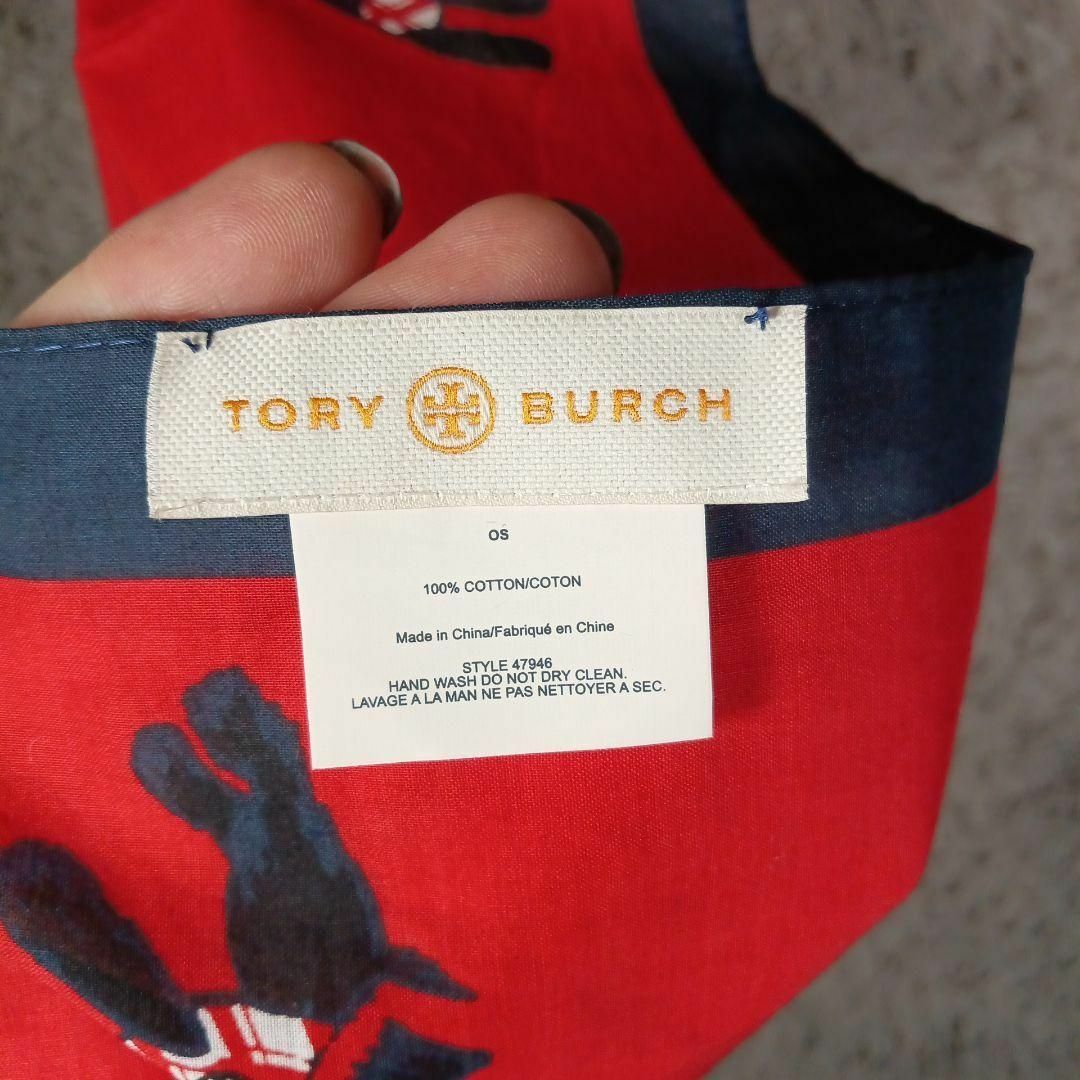 Tory Burch(トリーバーチ)の45新品・未使用　トリーバーチ　スカーフ　ハンカチ　レッド　犬柄　シュナウザー レディースのファッション小物(バンダナ/スカーフ)の商品写真