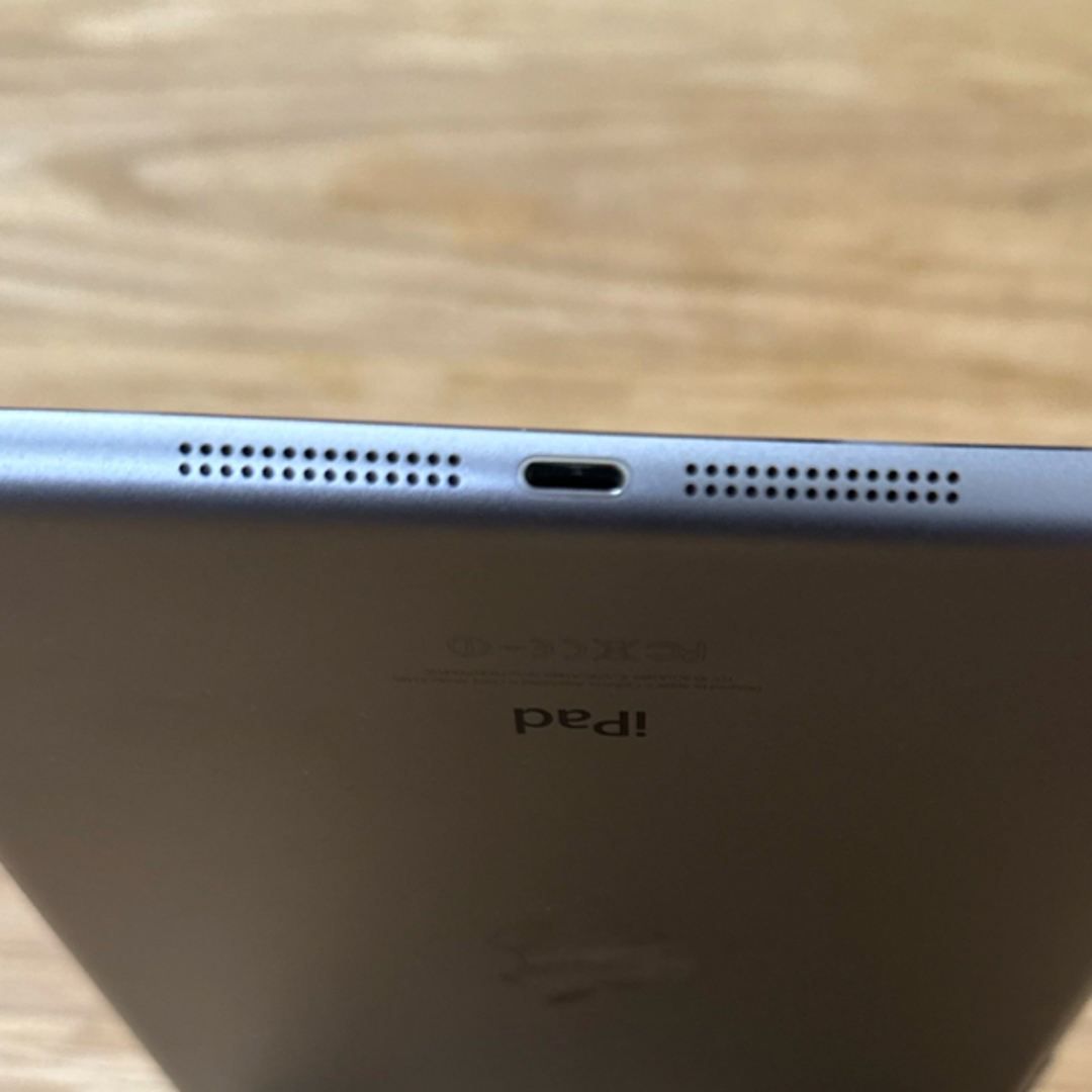 iPad(アイパッド)のipad mini 2 (第2世代) 128GB シルバー　消音ボタン不具合 スマホ/家電/カメラのPC/タブレット(タブレット)の商品写真