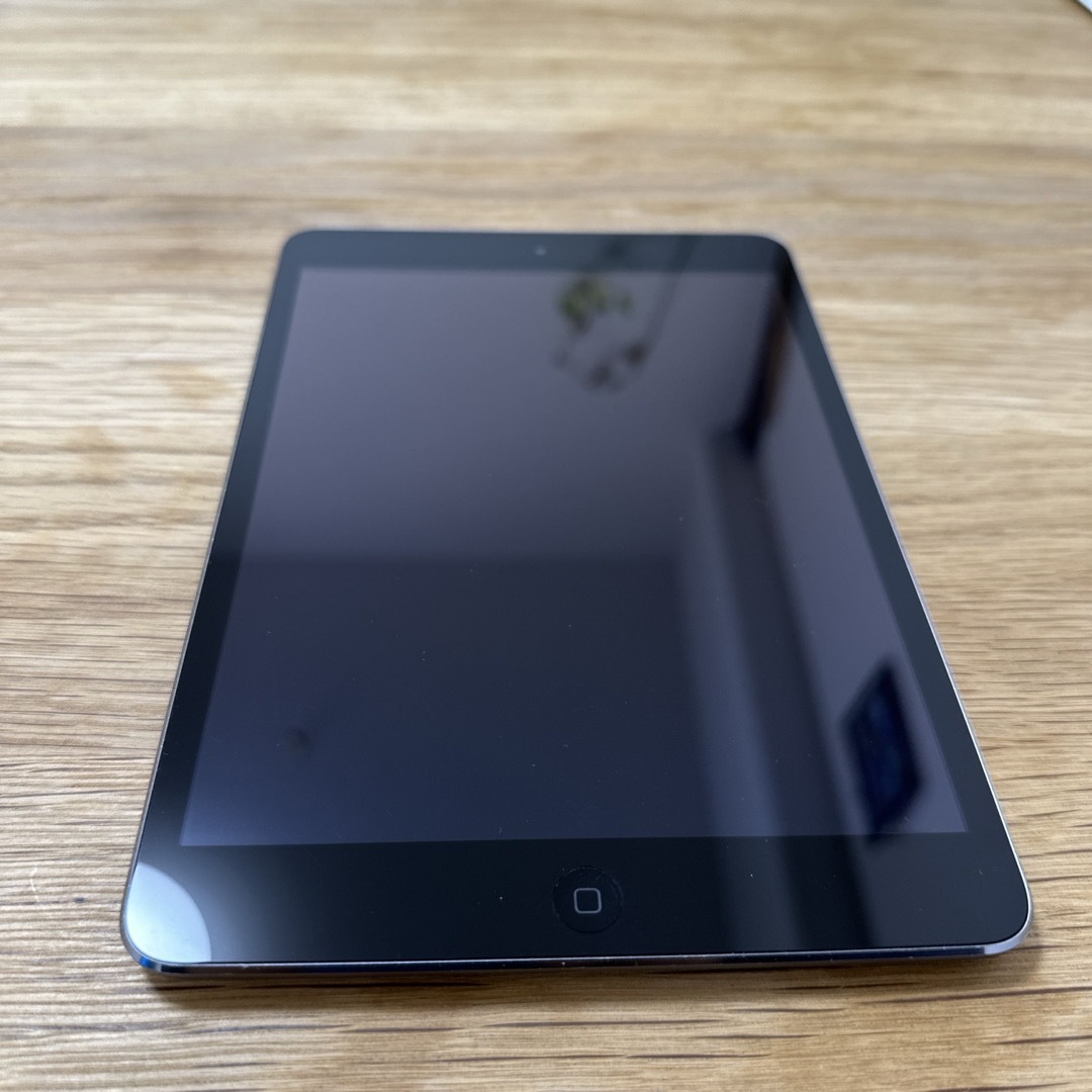 iPad(アイパッド)のipad mini 2 (第2世代) 128GB シルバー　消音ボタン不具合 スマホ/家電/カメラのPC/タブレット(タブレット)の商品写真