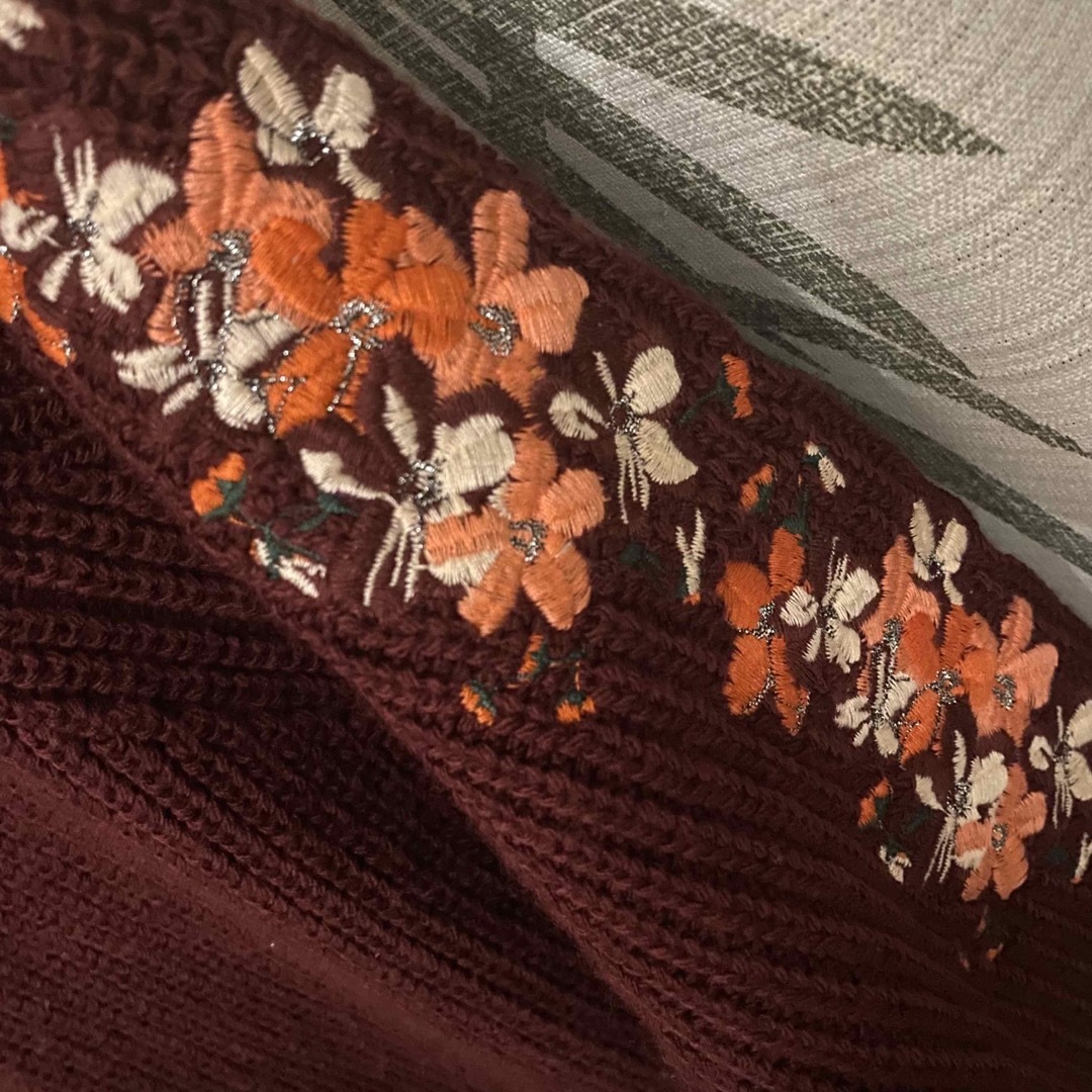 Stradivarius 刺繍　セーター　ワインレッド　🌸 レディースのトップス(ニット/セーター)の商品写真