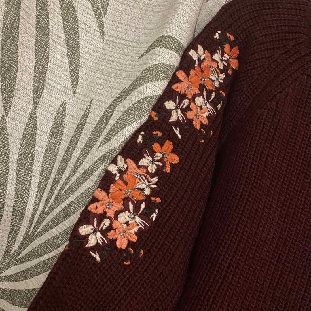 Stradivarius 刺繍　セーター　ワインレッド　🌸 レディースのトップス(ニット/セーター)の商品写真