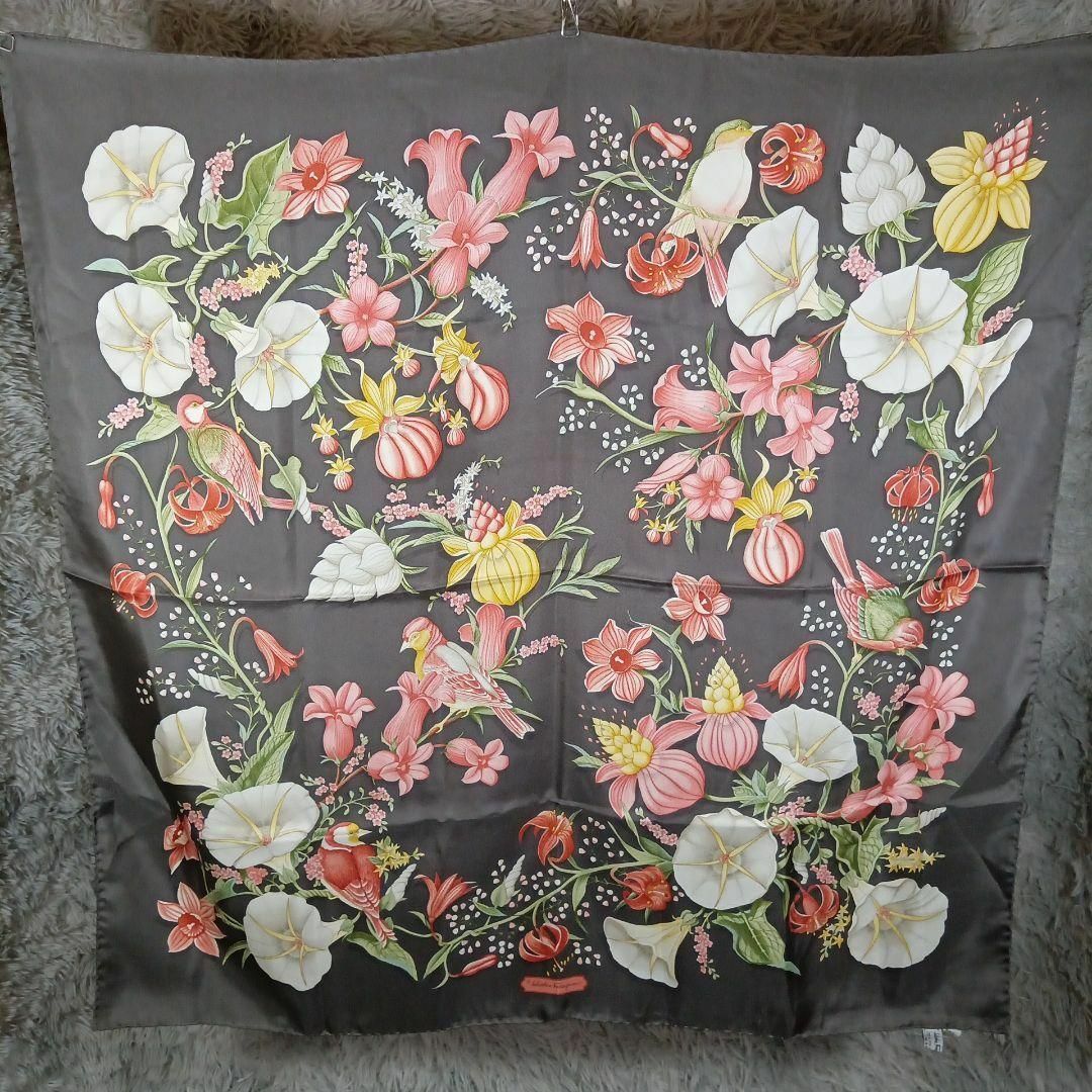2366超美品　フェラガモ　スカーフ　最高級シルク100　花柄　ボタニカル
