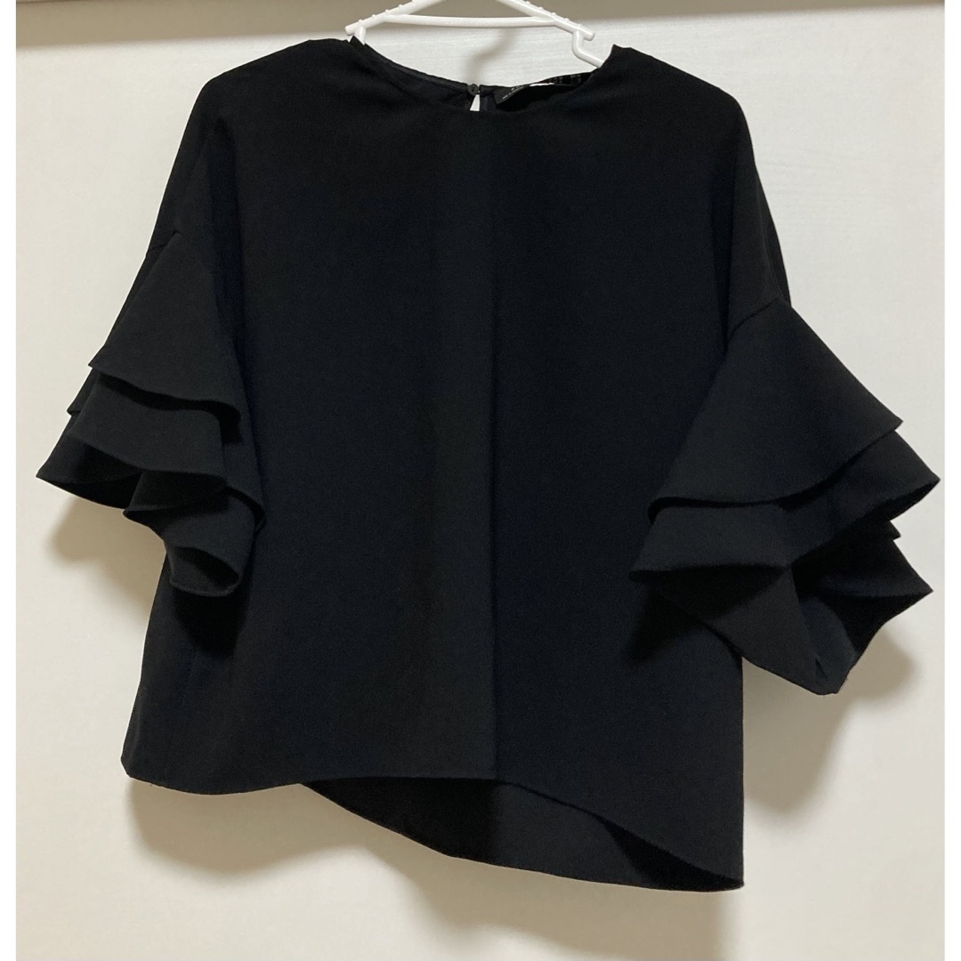 ZARA(ザラ)のZARA ザラ ★美品★ ブラック　フリル　ブラウス　大人素敵 レディースのトップス(シャツ/ブラウス(長袖/七分))の商品写真