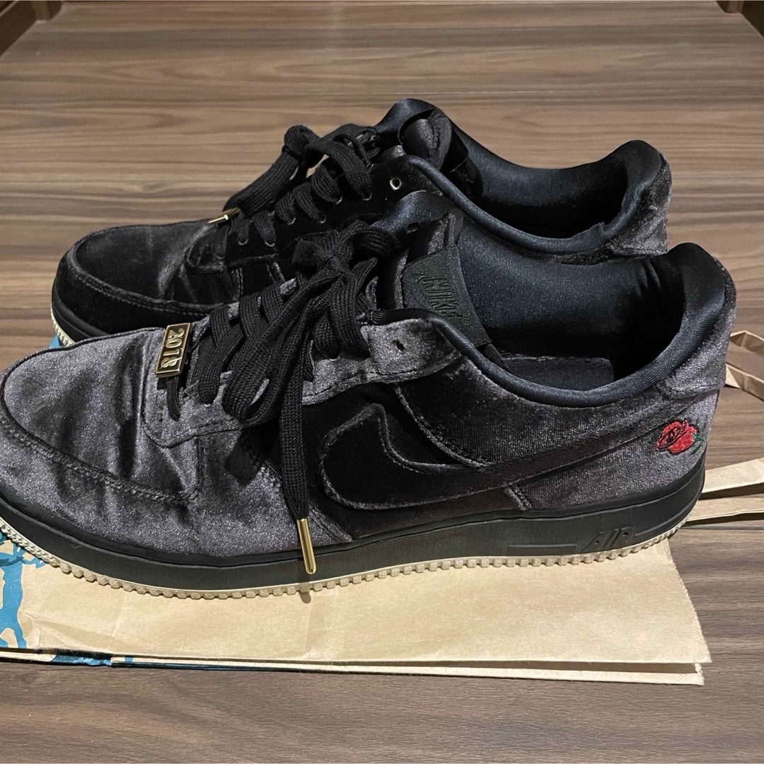 NIKE(ナイキ)のNIKE AIR FORCE 1 LOW ROSE VELVET  メンズの靴/シューズ(スニーカー)の商品写真