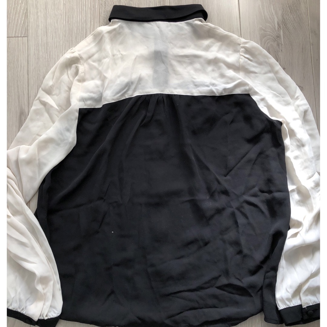 LOWRYS FARM(ローリーズファーム)の胸元フリルバイカラー長袖シャツブラック レディースのトップス(シャツ/ブラウス(長袖/七分))の商品写真