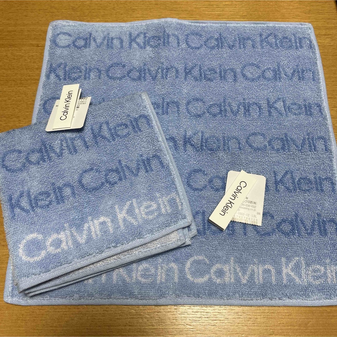 Calvin Klein(カルバンクライン)の新品未使用　カルバンクライン　タオルハンカチ　2枚 メンズのファッション小物(ハンカチ/ポケットチーフ)の商品写真