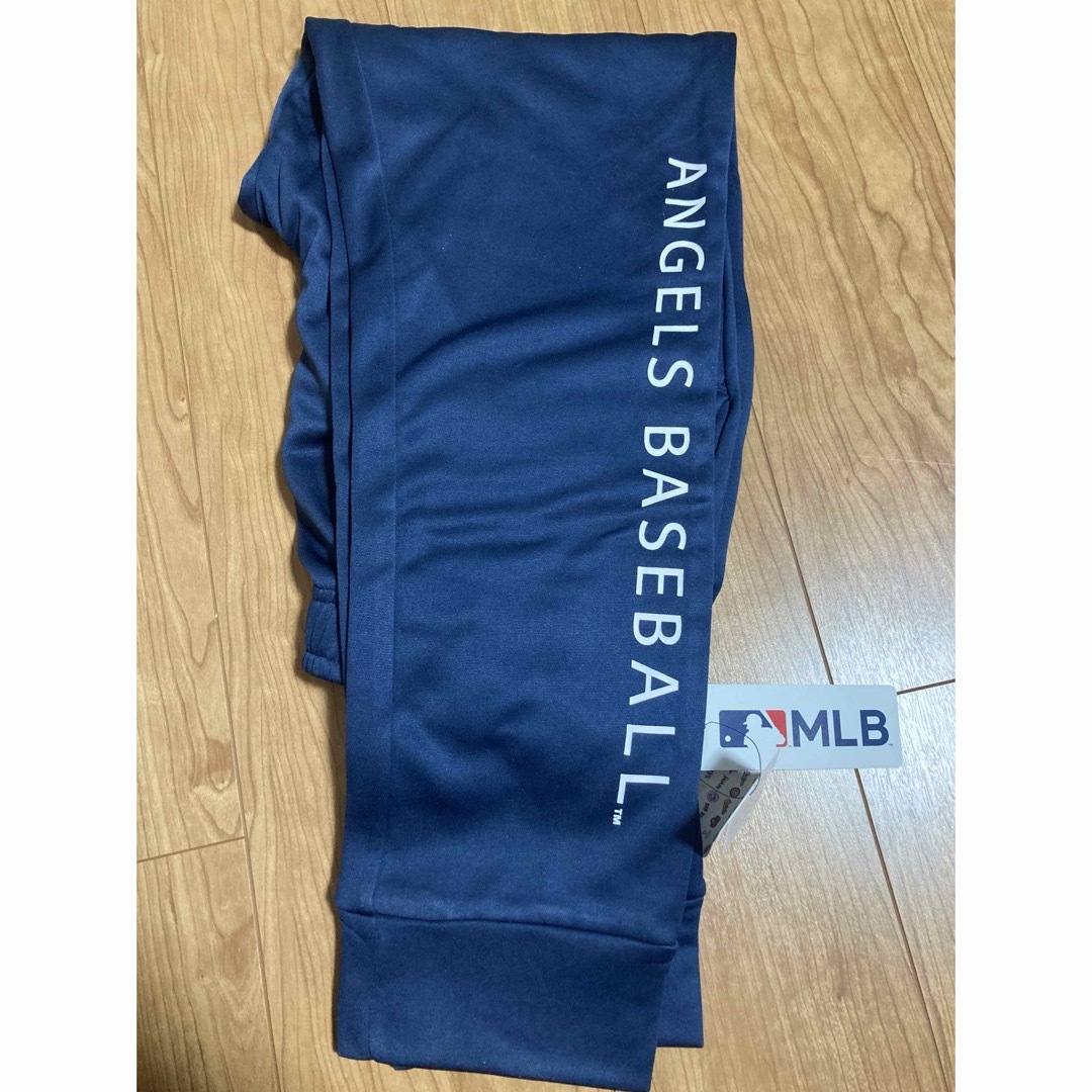 MLB(メジャーリーグベースボール)の新品タグ付き しまむら MLB メンズMサイズ ロングパンツ メンズのパンツ(ワークパンツ/カーゴパンツ)の商品写真