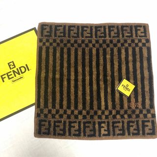 フェンディ(FENDI)の【新品レア物】FENDI フェンディ シルク混 タオルハンカチ  ギフト袋付き(ハンカチ)