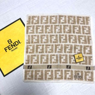 フェンディ(FENDI)の【新品レア物】FENDI フェンディ シルク混 タオルハンカチ  ギフト袋付き(ハンカチ)