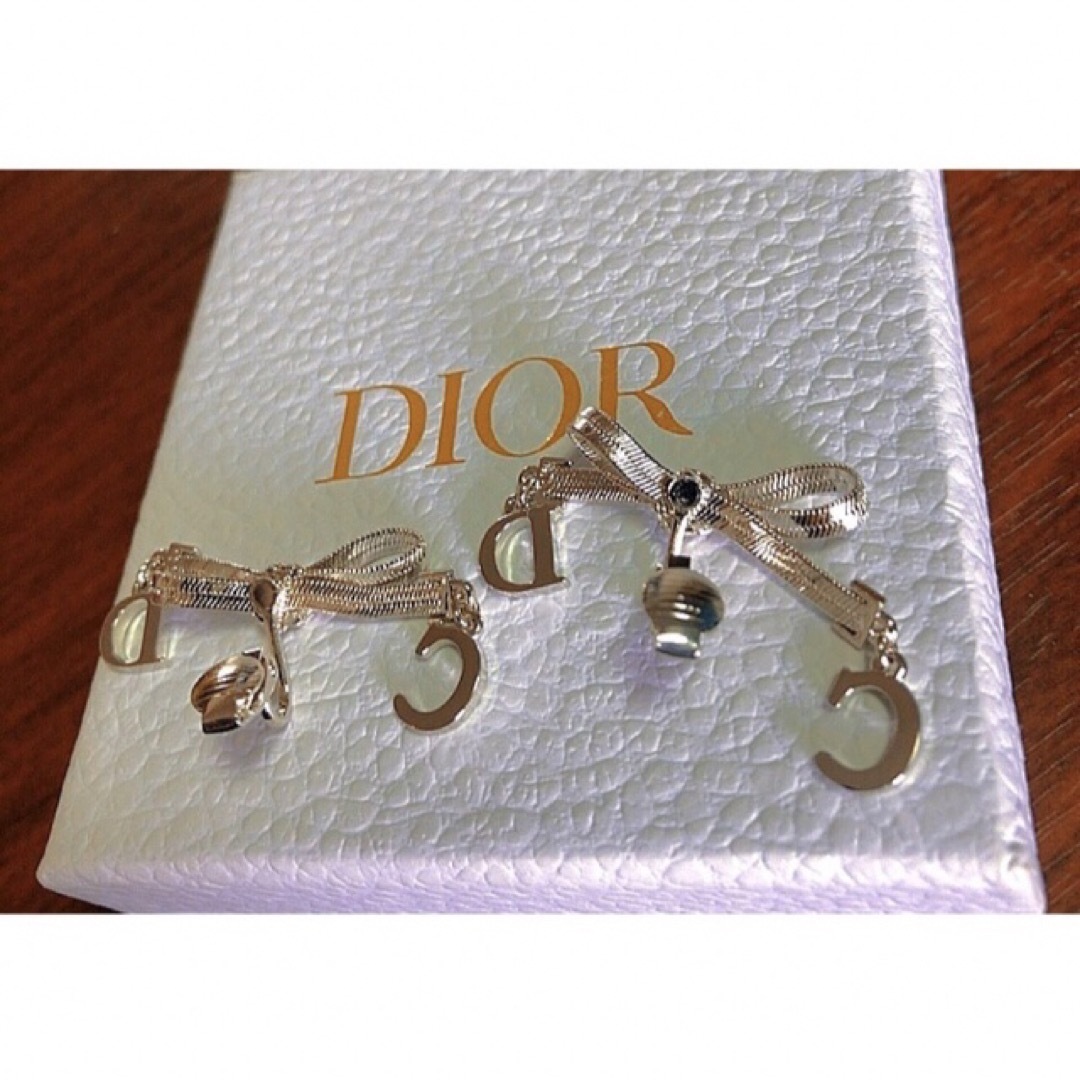 Christian Dior(クリスチャンディオール)のDior リボン 揺れる イヤリング シルバー ロゴ 可愛い 希少 レディースのアクセサリー(イヤリング)の商品写真