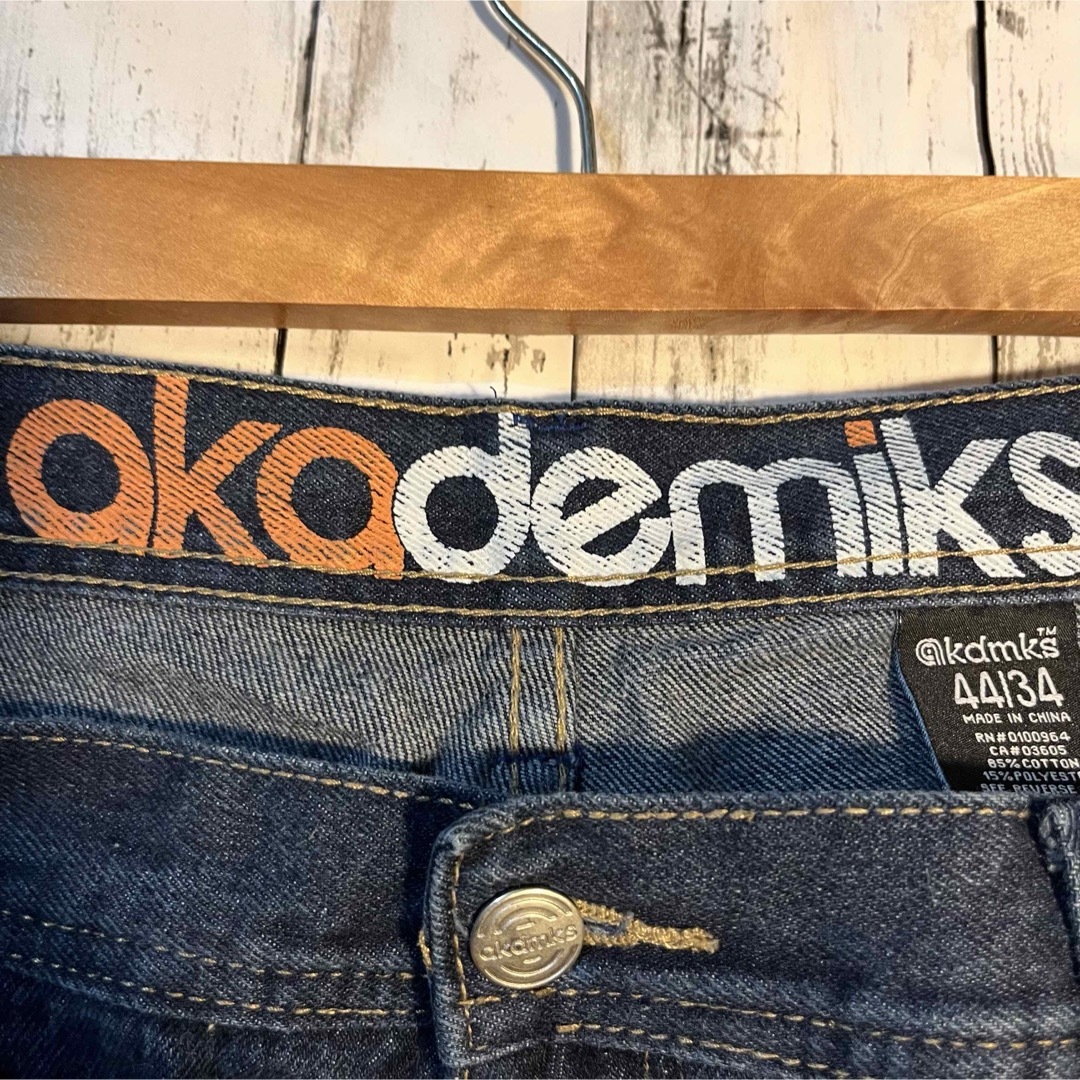 AKADEMIKS(アカデミクス)の【古着】【90sHIPHOP】akademiksアカデミクス　デニムパンツ刺繍 メンズのパンツ(デニム/ジーンズ)の商品写真
