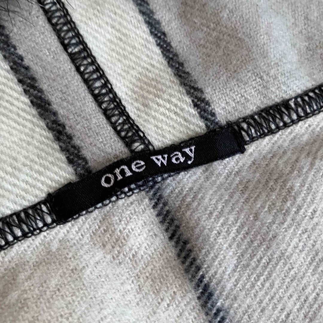 one*way(ワンウェイ)のフード付あったかストール★白黒チェック　ファー　one way マフラー レディースのファッション小物(マフラー/ショール)の商品写真