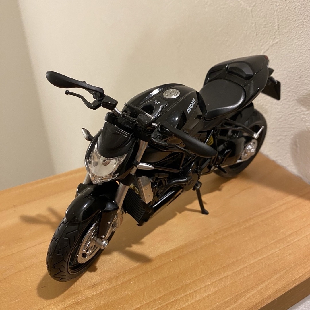 Ducati(ドゥカティ)のMaisto ミニカー DUCATI マイスト ドゥカティ オートバイ バイク エンタメ/ホビーのおもちゃ/ぬいぐるみ(ミニカー)の商品写真