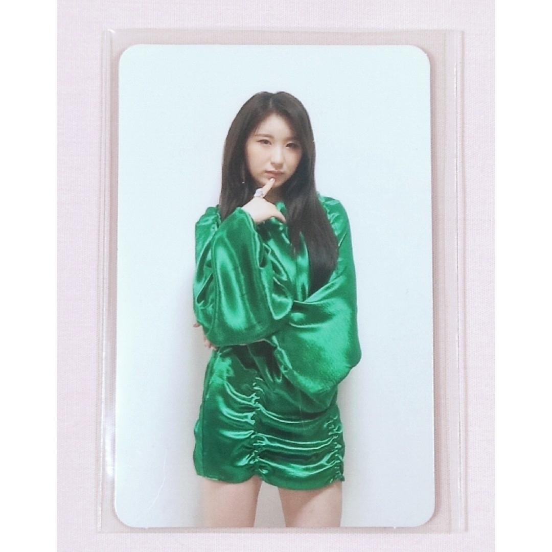 IZ*ONE(アイズワン)のIZ*ONE　チェヨン　BLOOM*IZ　トレカ エンタメ/ホビーのタレントグッズ(アイドルグッズ)の商品写真