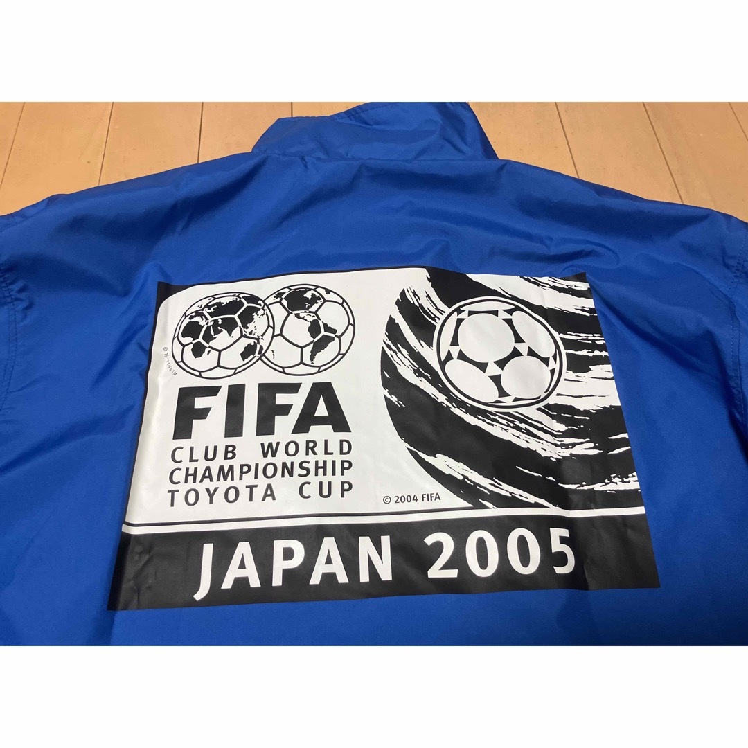 adidas(アディダス)の新品未使用　希少 FIFA トヨタカップ2005 非売品 スタッフ支給品 スポーツ/アウトドアのサッカー/フットサル(記念品/関連グッズ)の商品写真