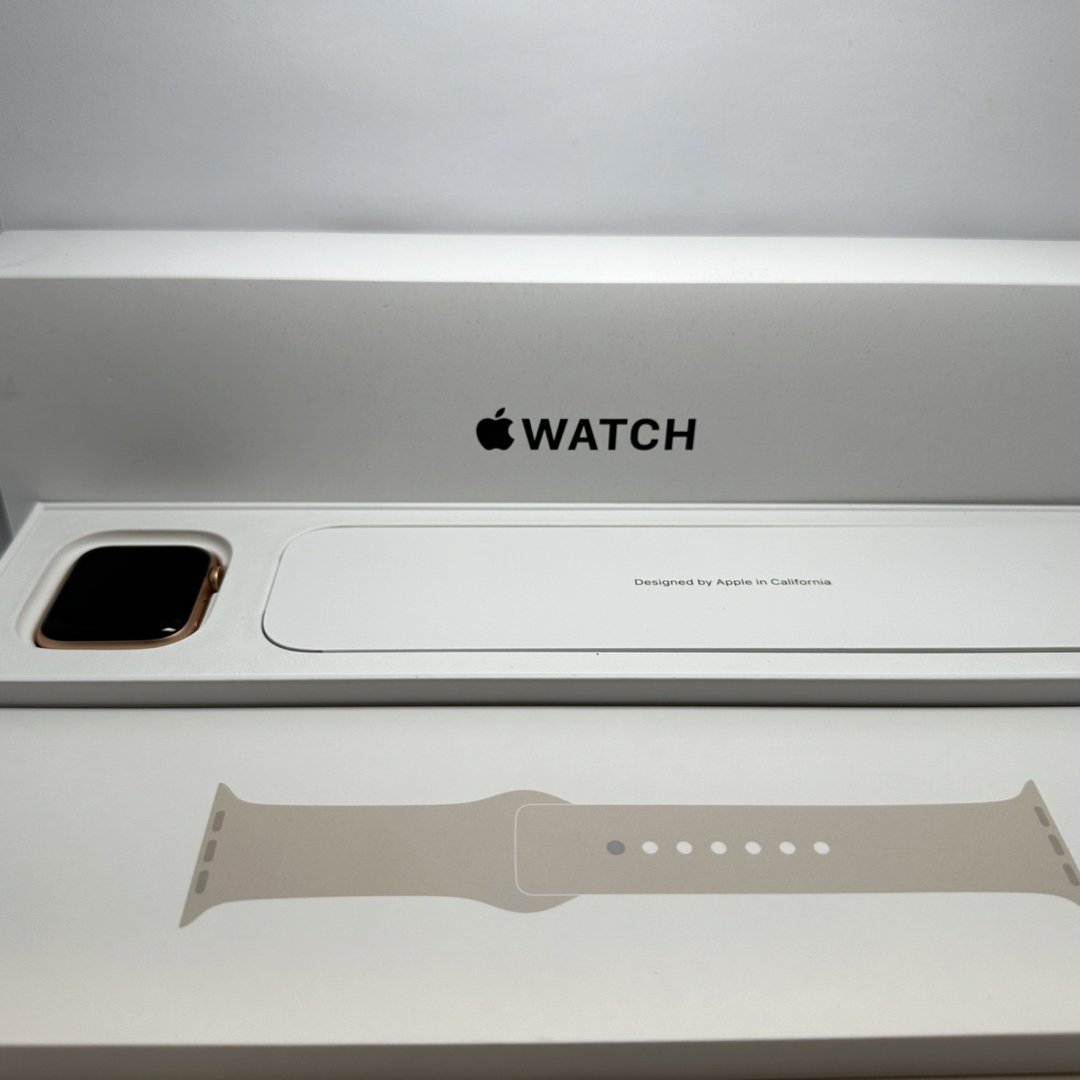 Apple Watch(アップルウォッチ)のApple Watch SE第一 40mm GPS ゴールドアルミ BT100% スマホ/家電/カメラのスマートフォン/携帯電話(その他)の商品写真